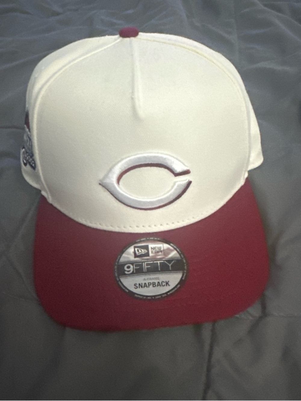 Cincinnati reds New Era Snapback Cap in cream and Maroon Accent NWT